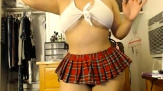 gordibuena vestida de colegiala en webcam